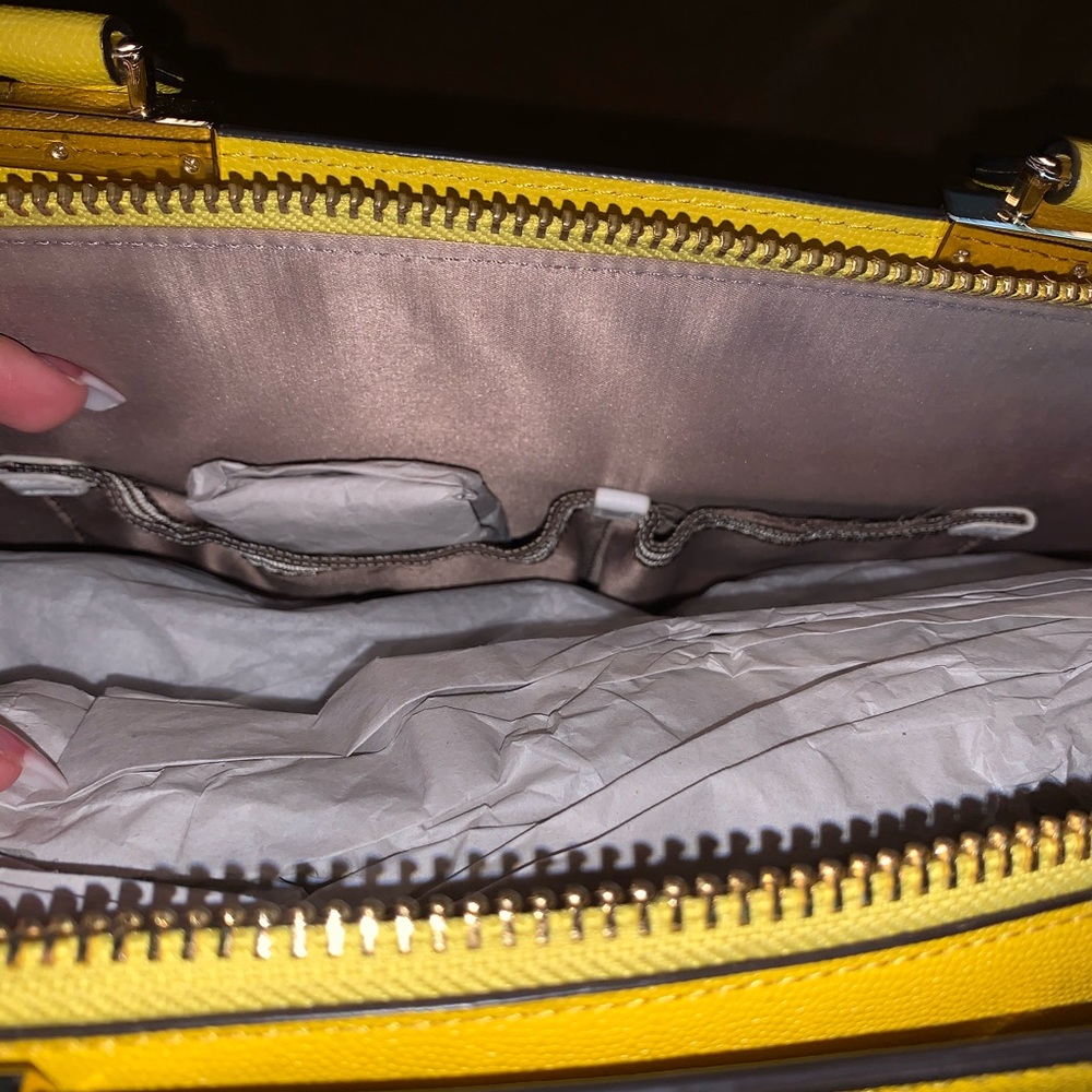 Henri Bendel Bag - Picture 7 of 8
